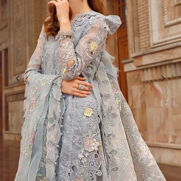 Pakistani brand new 3 piece full embroidered Maria b luxury organza dress size L - Picture 4 of 16